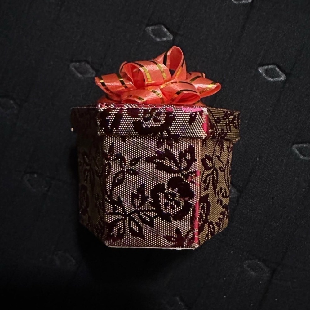 Red & Gold Ring Box - Picture 2 of 5